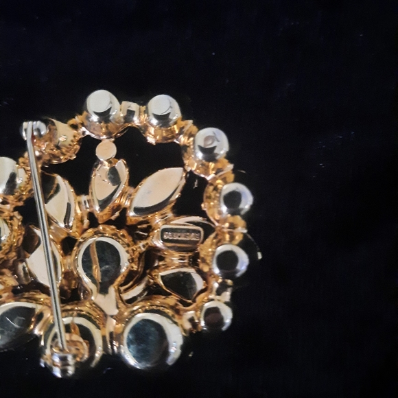 Vintage '50s/60s Eisenberg Brooch. This brooch is - Picture 7 of 8